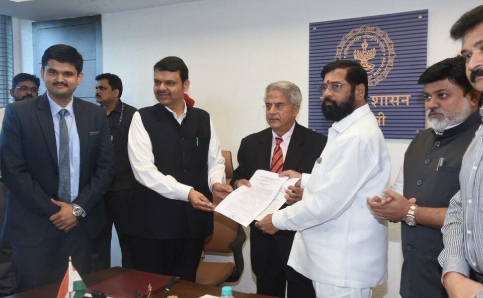 The Maharashtra government handed over 287-hectare land to the Indonesian firm Sinar Mas Pulp & Paper, to set up a ₹10,500 crore paper unit in the State. The company will invest a total of ₹20,000 crore in two phases in Raigad district’s Dherand village.